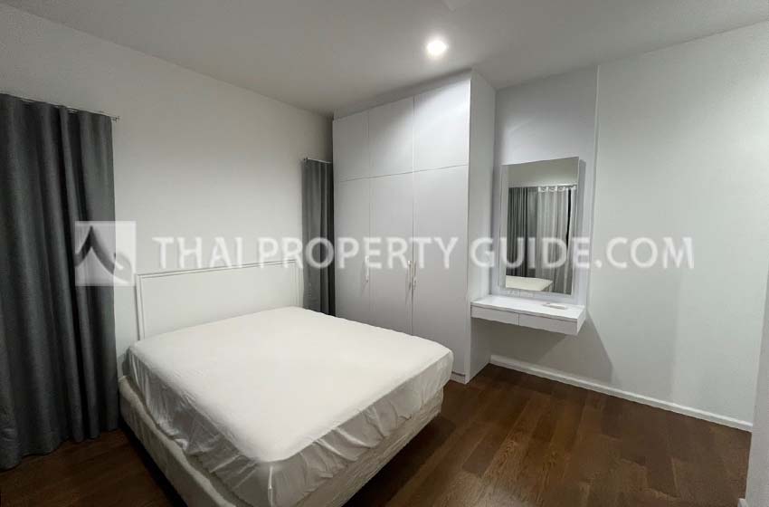 House with Shared Pool in Srinakarin 